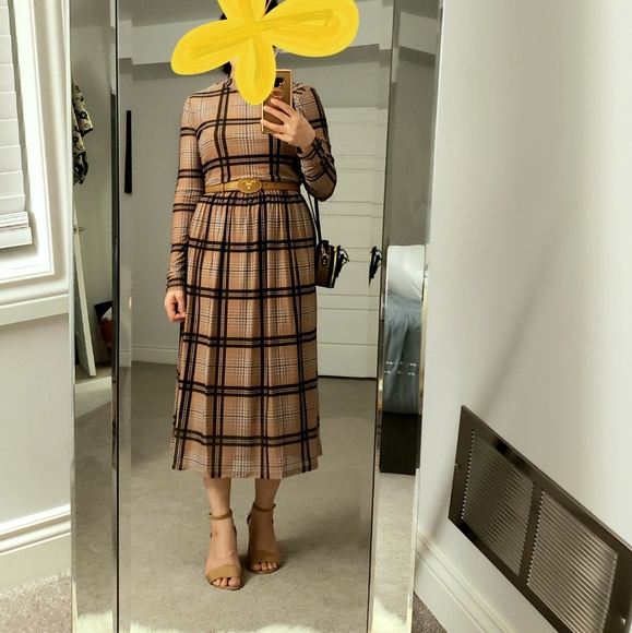 ***SOLD***100% Authentic Prada Round Logo Plate Belt brown - Picture 9 of 11